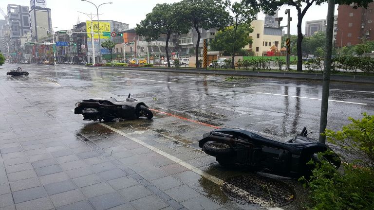 Typhoon 'Megi' Leaves Trail of Destruction as it Hits Taiwan; More than 8000 People Evacuated