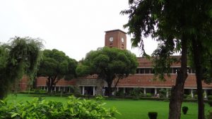 Top 10 commerce colleges in India 2016