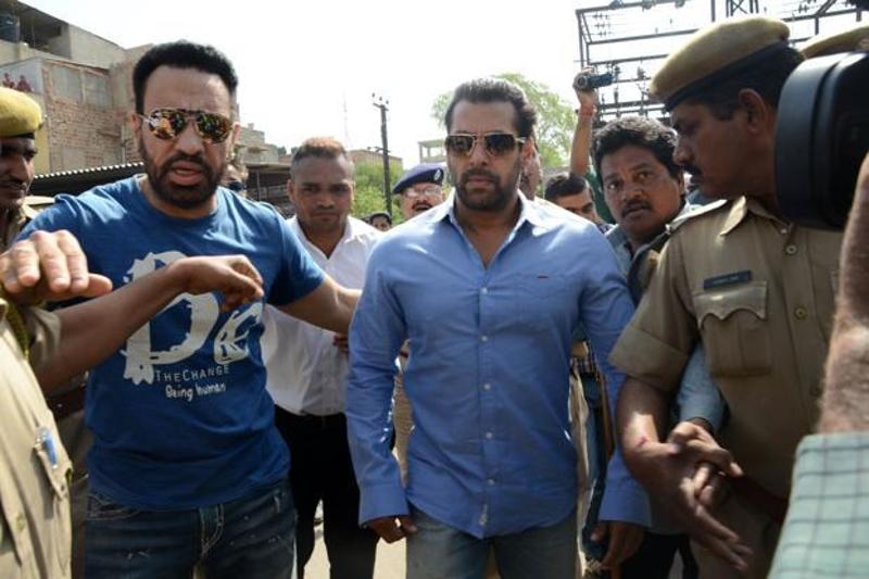 The loyal bodyguard of Dabang Pandeyji Salman Khan Shera booked by Mumbai police on Wednesday for allegedly beating up a staff at a pub in Vile Parle in Mumbai.