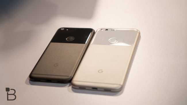 Google Pixel and Pixel XL side-by-side. One of the reasons to buy Pixel and Pixel XL should be the minimalistic design!