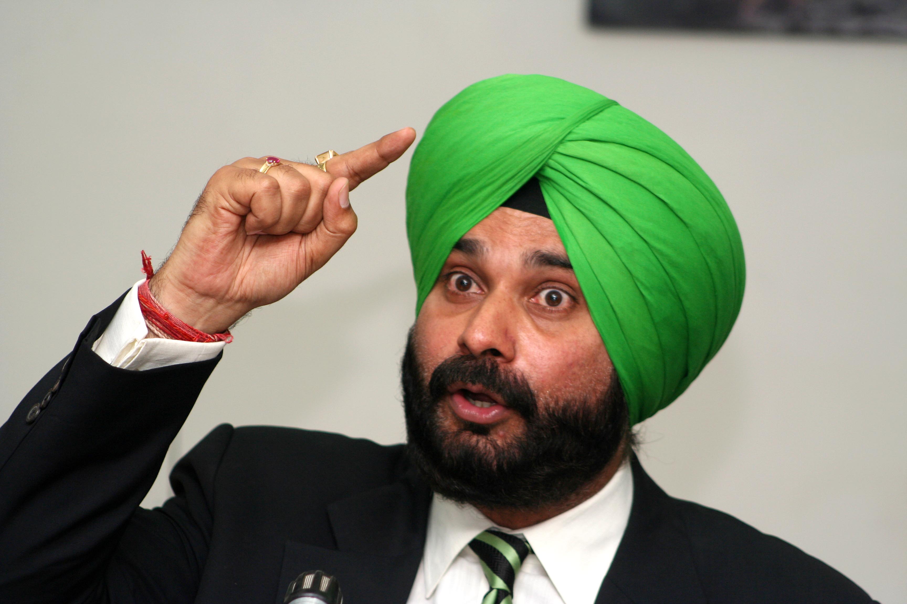 Sidhu takes U-turn towards Aam Aadmi Party, Chances to contest polls collectively