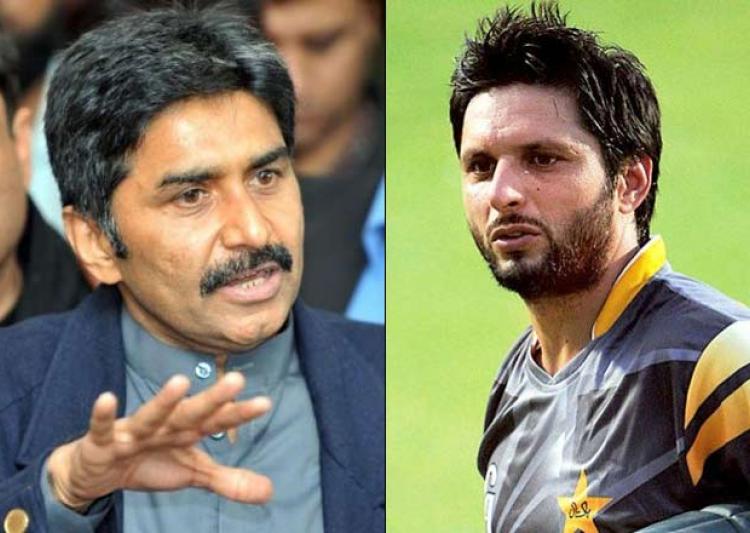 Shahid Mulls Legal Action against Veteran Pakistani Cricketer Javed Miandad; Check Out Why !