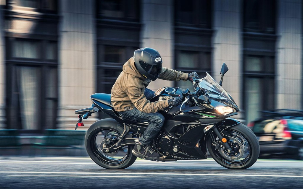 2017 Kawasaki Ninja 650 unveiled.