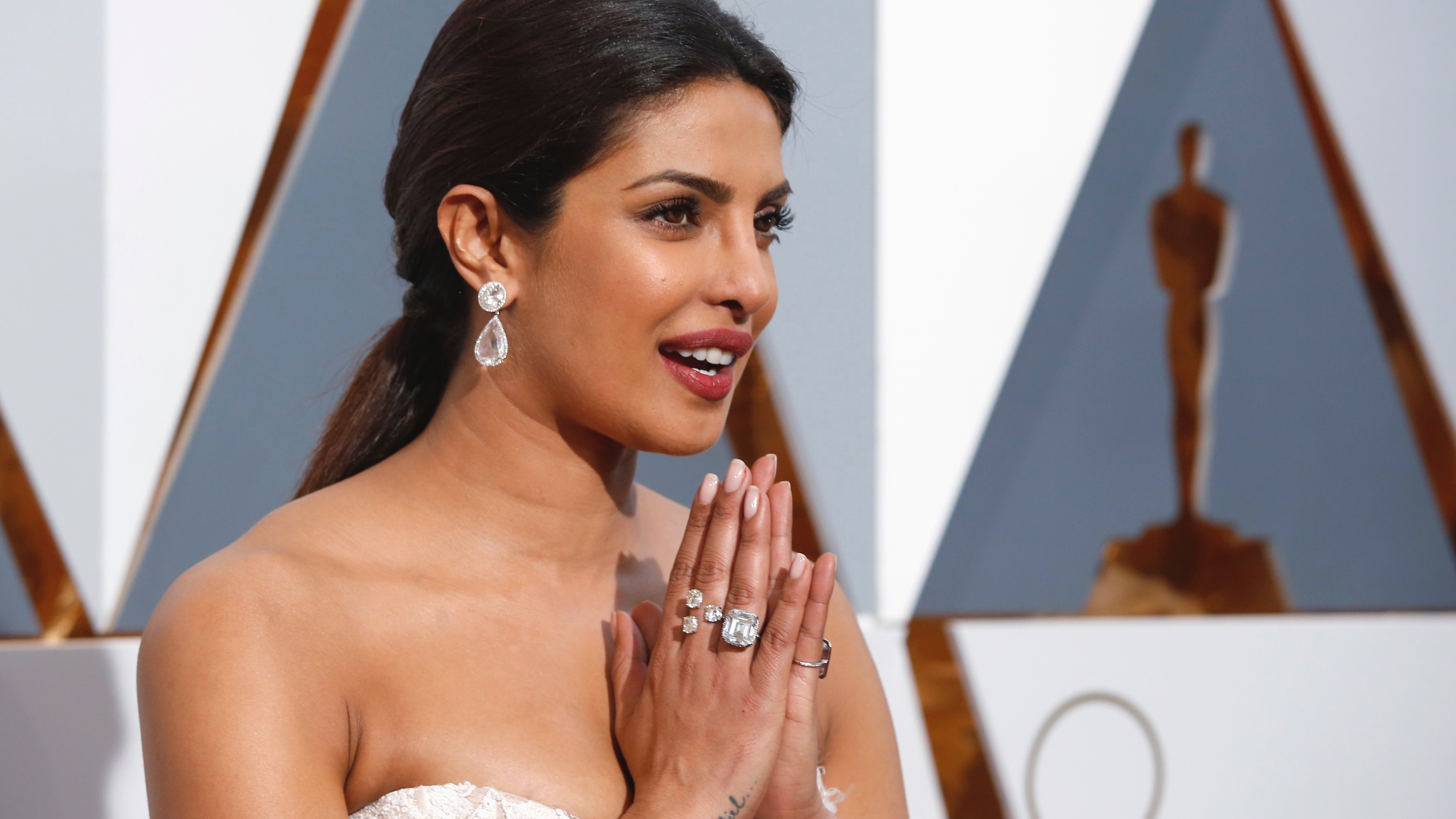 Priyanka Chopra apologises for promoting an offensive message about Refugees