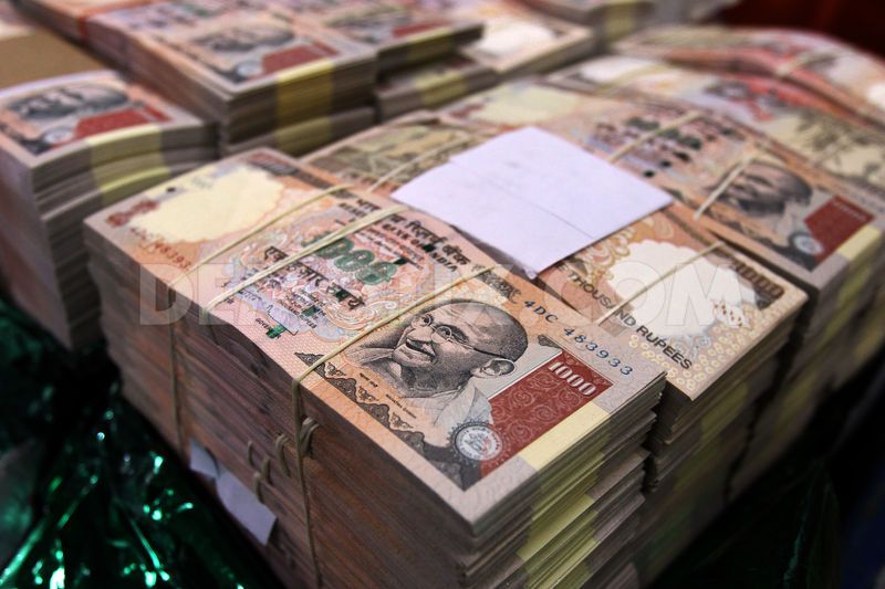 Income Tax Department finds 40 Crore banned currency at Delhi bank