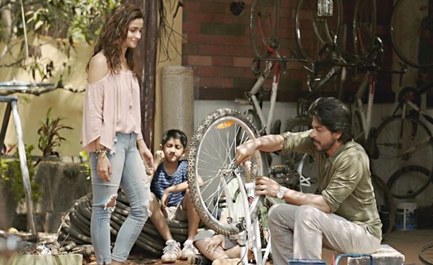 Dear Zindagi Review: New announcement by the Shah Rukh Khan about his role