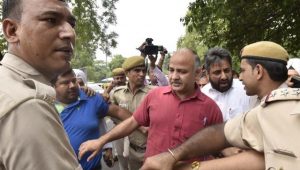 Manish Sisodia detained with his cabinet mate Kapil Mishra for protesting against demonetization