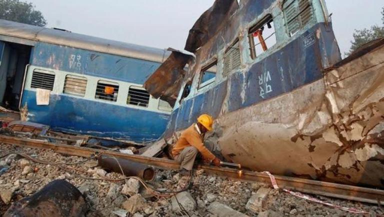 Anti-Social elements active after Indore-Patna Express train accident, snatches valuables of survivors