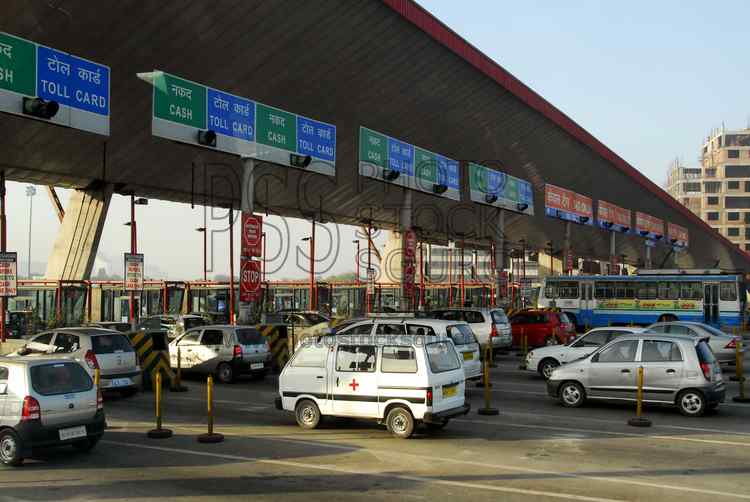 Old currency notes of Rs 500 will Valid till December 2 at Petrol Pump and Airlines counters