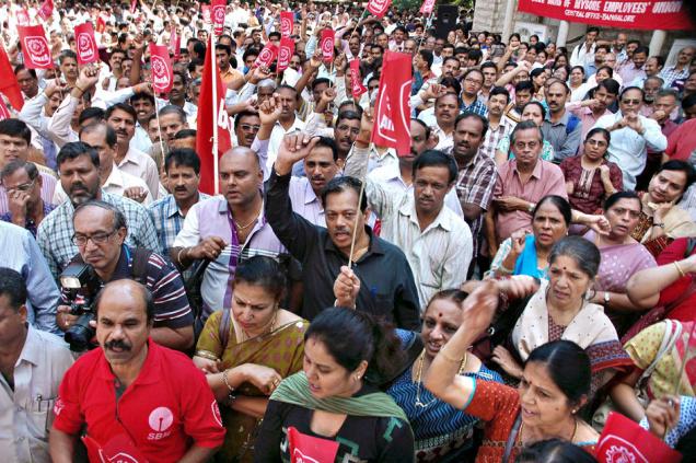 Protests to be held by Bank staff union against demonetisation, says 'govt has failed completely in its move'
