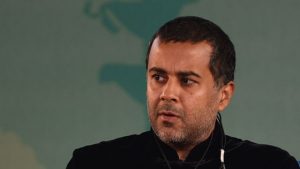 Chetan Bhagat twitter polls show that the leader enjoys a blind support of the masses