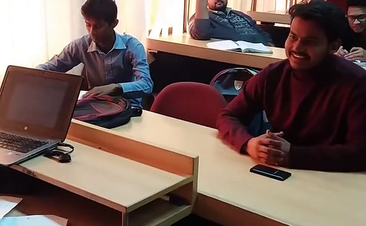 The Video of A Pakistani Student Singing 'Aaj Padhane Ki Zid Na Karo' to the Teacher is Freaking awesome!