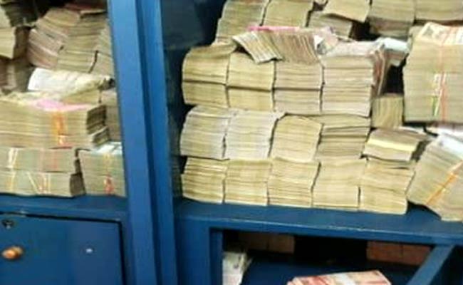  I-T officials yield Rs 13.48 crore during a raid on Delhi lawyer