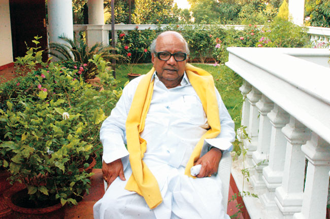  Karunanidhi re-admitted to Kauvery hospital due to lung and throat infection