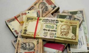 Income Tax officials seized Rs 2000 notes worth Rs 4.7 Crore