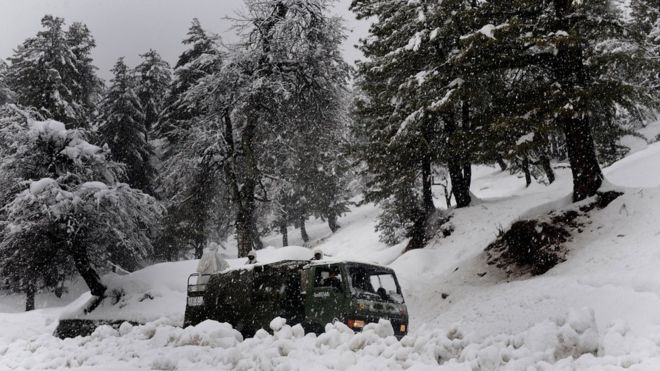 Avalanche hits Army Camp in Sonmarg: one security personnel Killed and one still missing