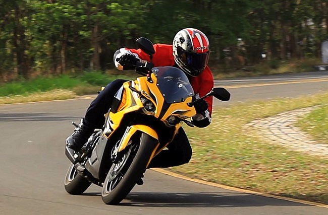 Bajaj Pulsar RS 200 Finally Launched in India; Price to Start from Rs 1.47 Lakh Onwards