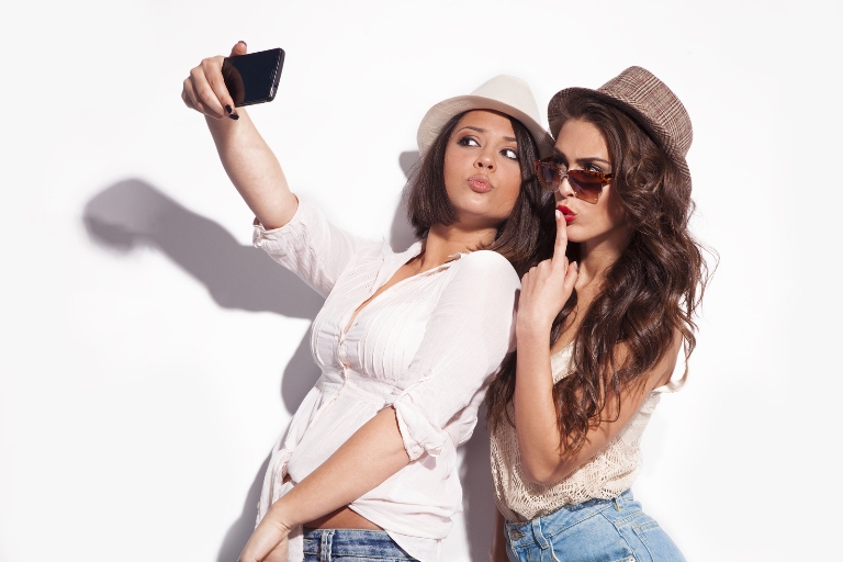 Selfie addicted: Ways of getting a perfect image from your Mobile's front camera in low light