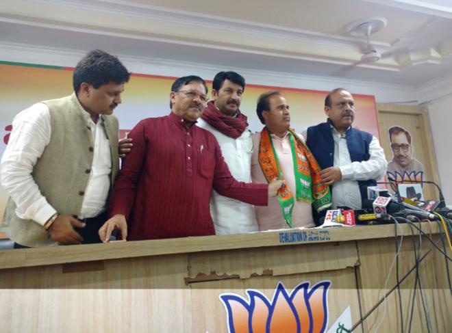 AAP MLA Ved Prakash Joins BJP and would resign from government run bodies