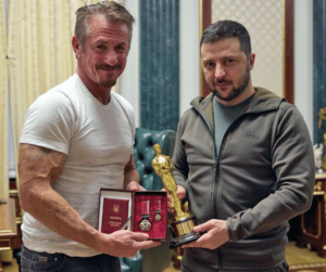 Sean Penn Gift His Oscar to Ukrainian President