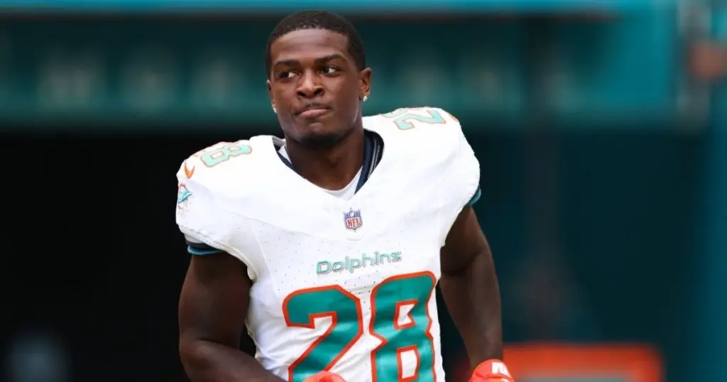 Highest Paid Running Backs in the NFL (2025): Full Salary Breakdown 10 De'Von Achane — Miami Dolphins